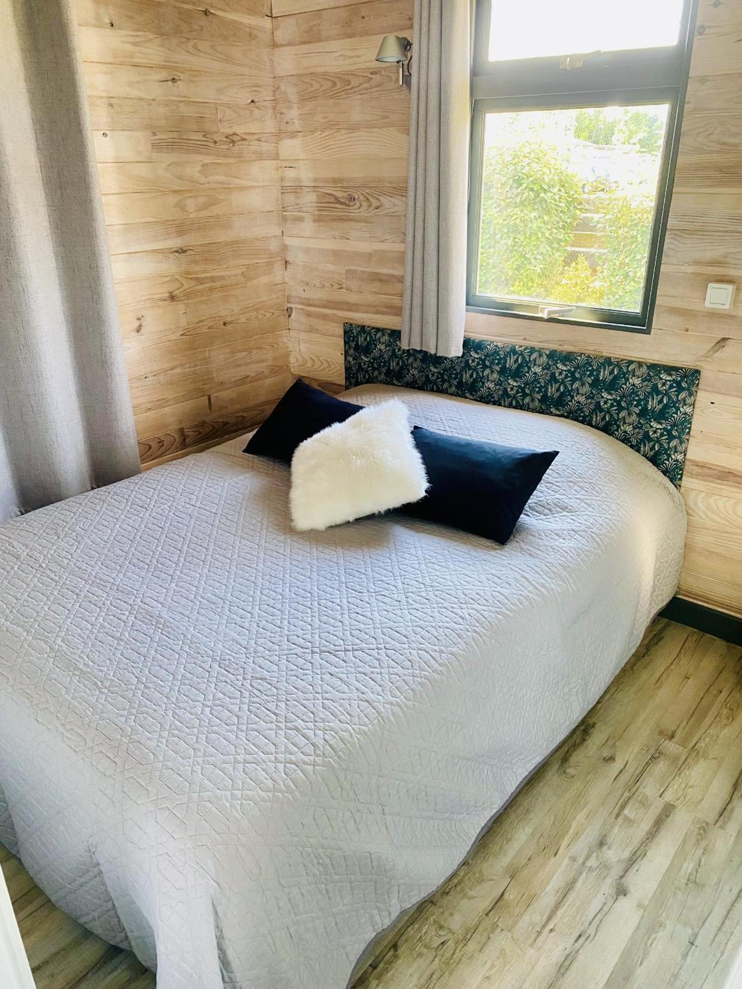 Chalet Atypique Au Calme Avec Emplacement Ideal Soubise Extérieur photo